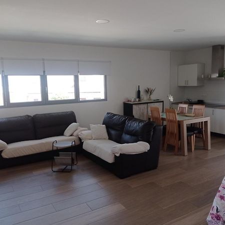 Loft para 2 personas con cocina americana con gran luminosidad, TV 42, cama de matrimonio con colchón de buena calidad, dos sofás grandes y comodos , con baño con plato de ducha,chimenea interior y 2terrazas de unos 50 metros y barbacoa exterior,pre Herencia Exterior foto