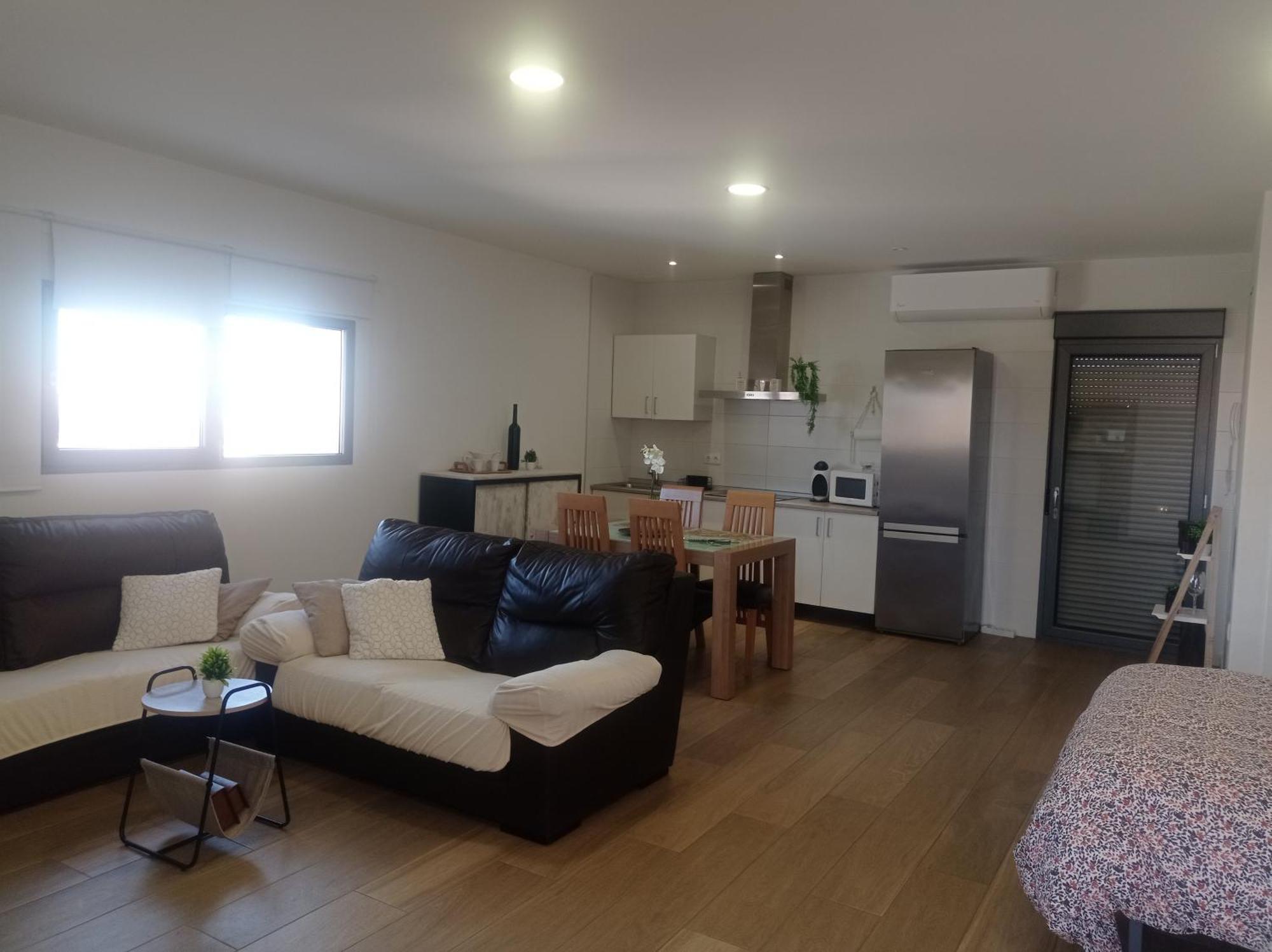 Loft para 2 personas con cocina americana con gran luminosidad, TV 42, cama de matrimonio con colchón de buena calidad, dos sofás grandes y comodos , con baño con plato de ducha,chimenea interior y 2terrazas de unos 50 metros y barbacoa exterior,pre Herencia Exterior foto